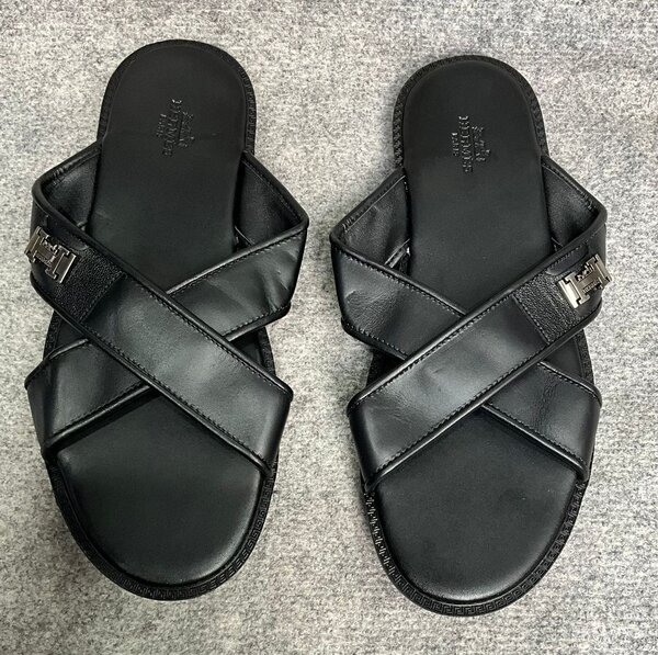 Sandales en cuir noir élégantes