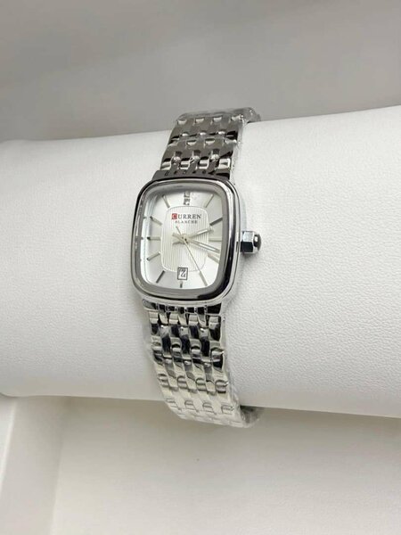 Montre rectangle en acier