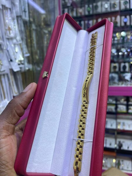 Bracelet doré élégant