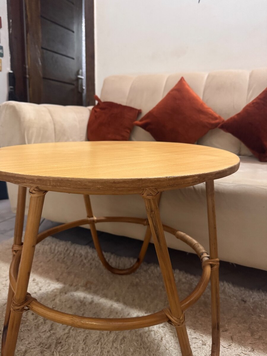 Table d'appoint en bois naturel
