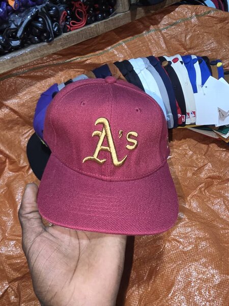 Casquette de baseball rouge