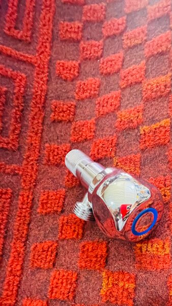 Vanne à angle en laiton chromé