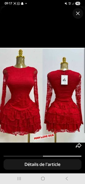 Robe rouge en dentelle élégante