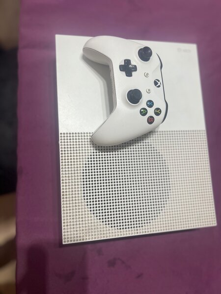 Xbox One S Console Quasi Neuve