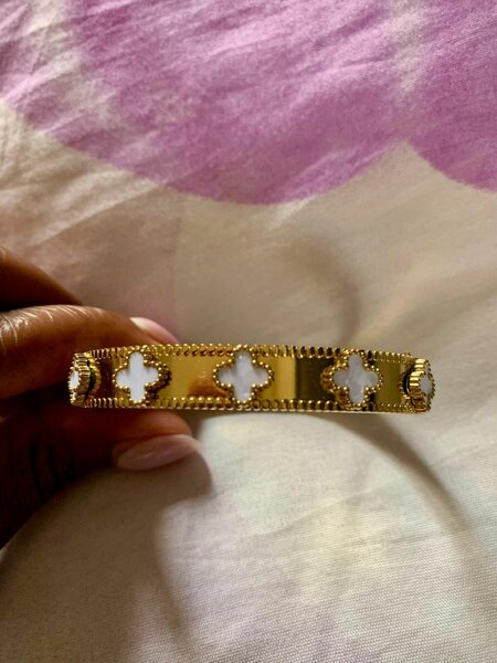 Bracelet doré trèfle élégant