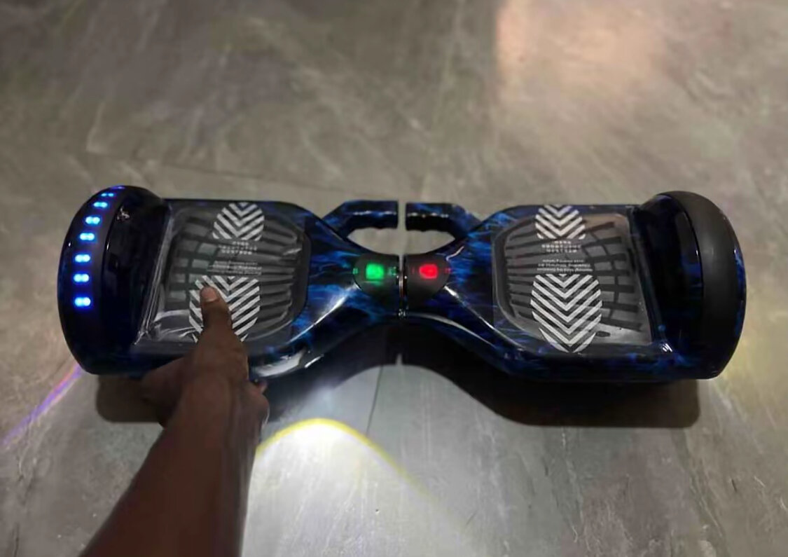 Hoverboard bleu et noir