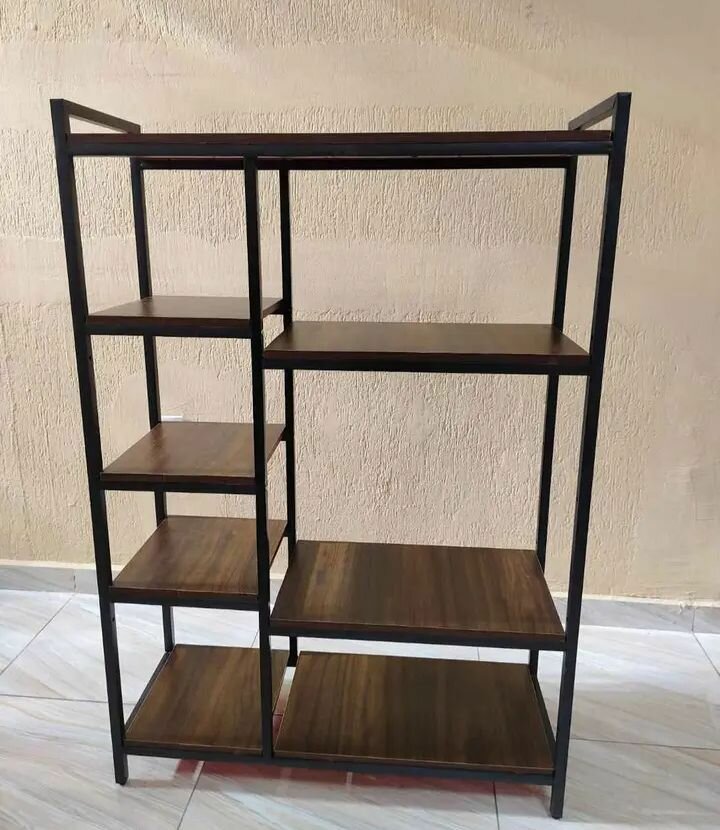 Étagère moderne en métal