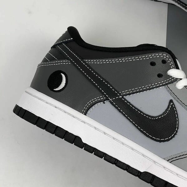 Nike Dunk Low gris et noir