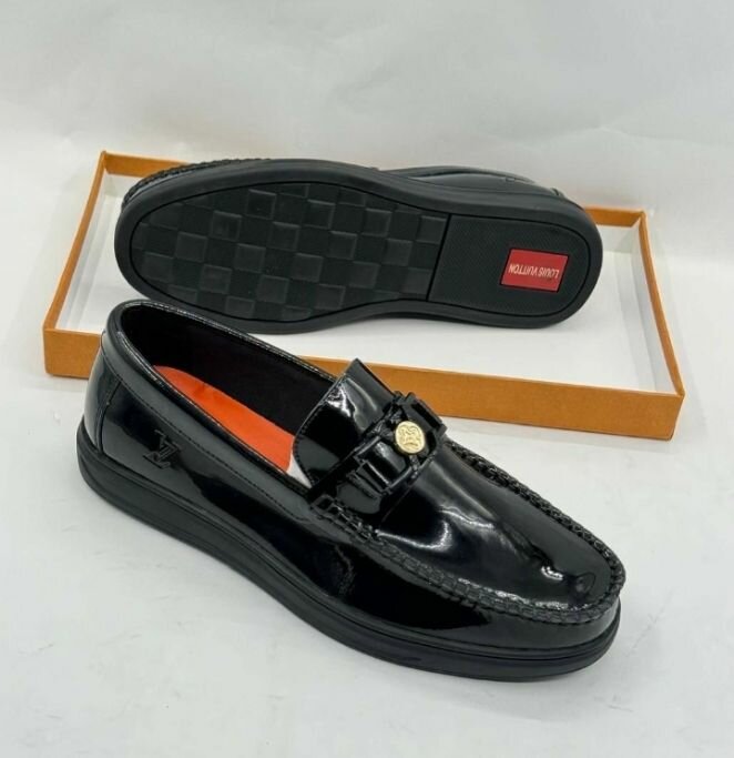 Luis Vuitton classic shoe