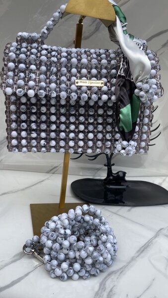 Sac à main en perles colorées