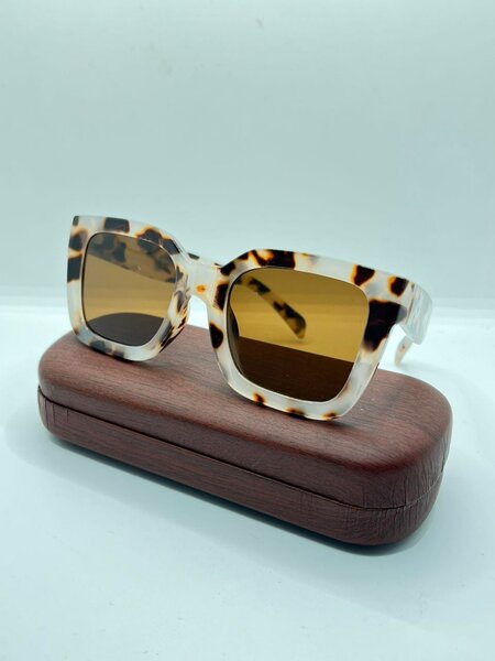 Lunettes de soleil style léopard