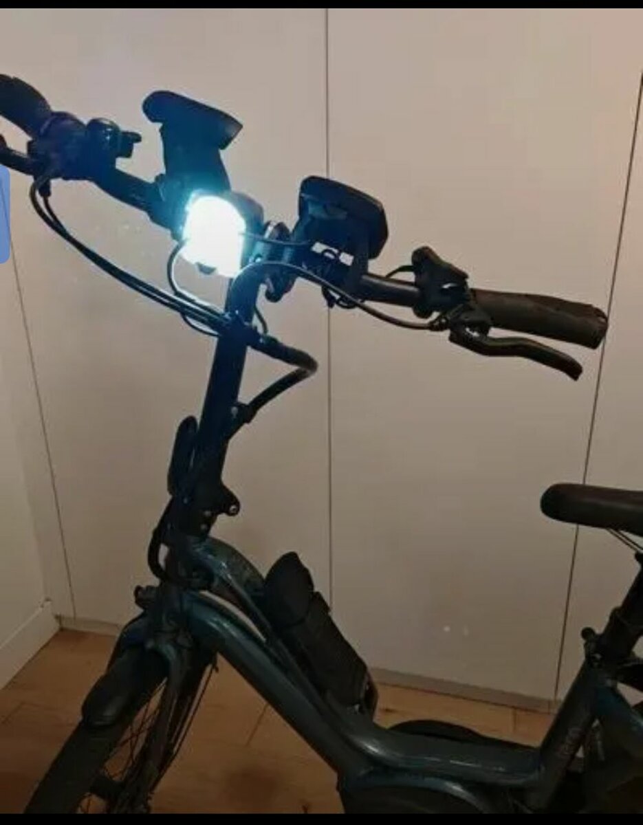 Vélo électrique compact urbain