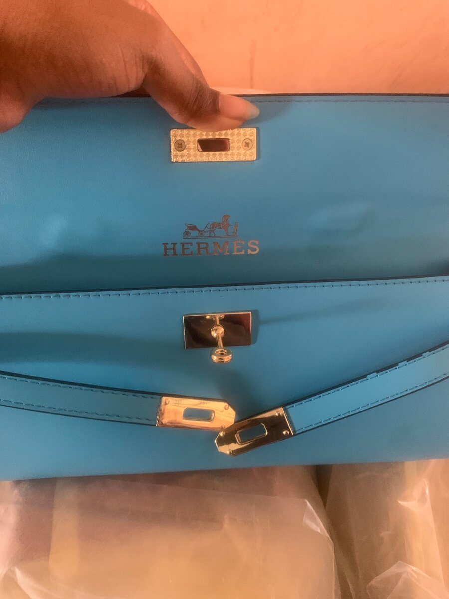 Pochette Hermès Bleue Élégante