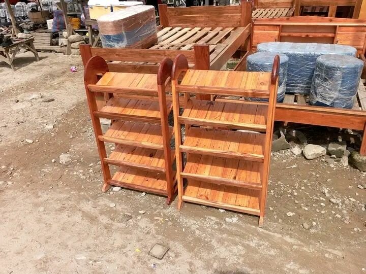 Étagère en bois élégante