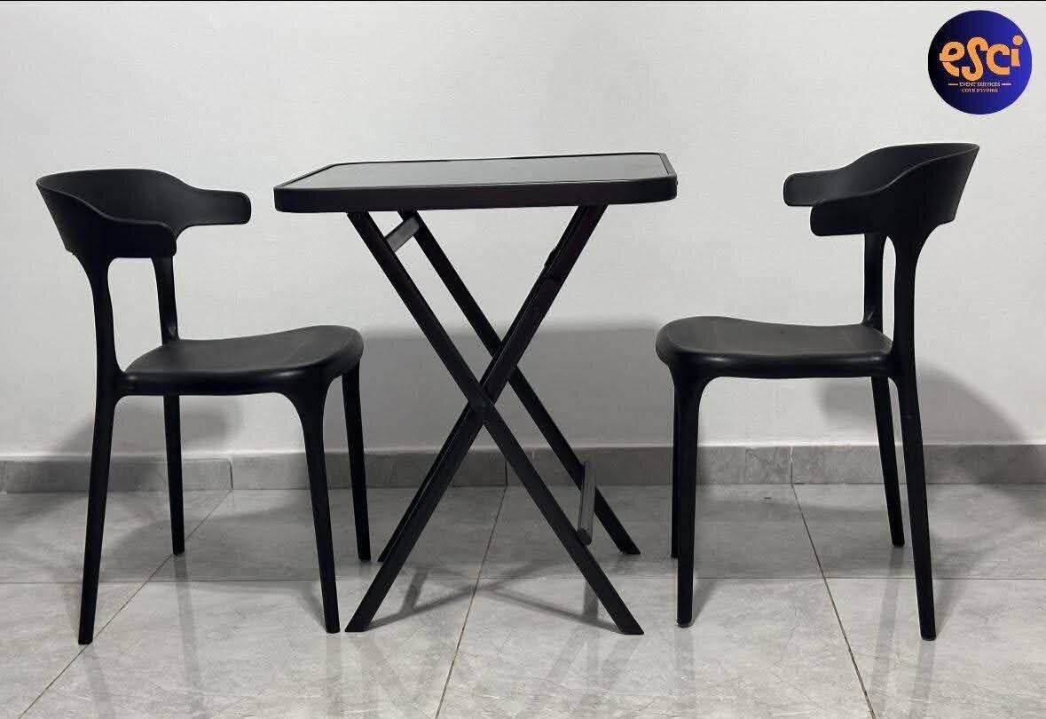 Ensemble table et chaises moderne