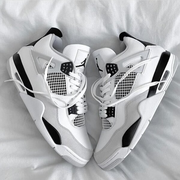 Air Jordan 4 Retro - White & Black