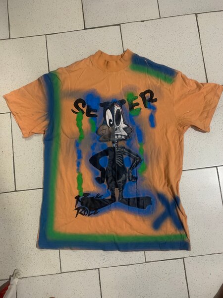 T-shirt orange imprimé personnage