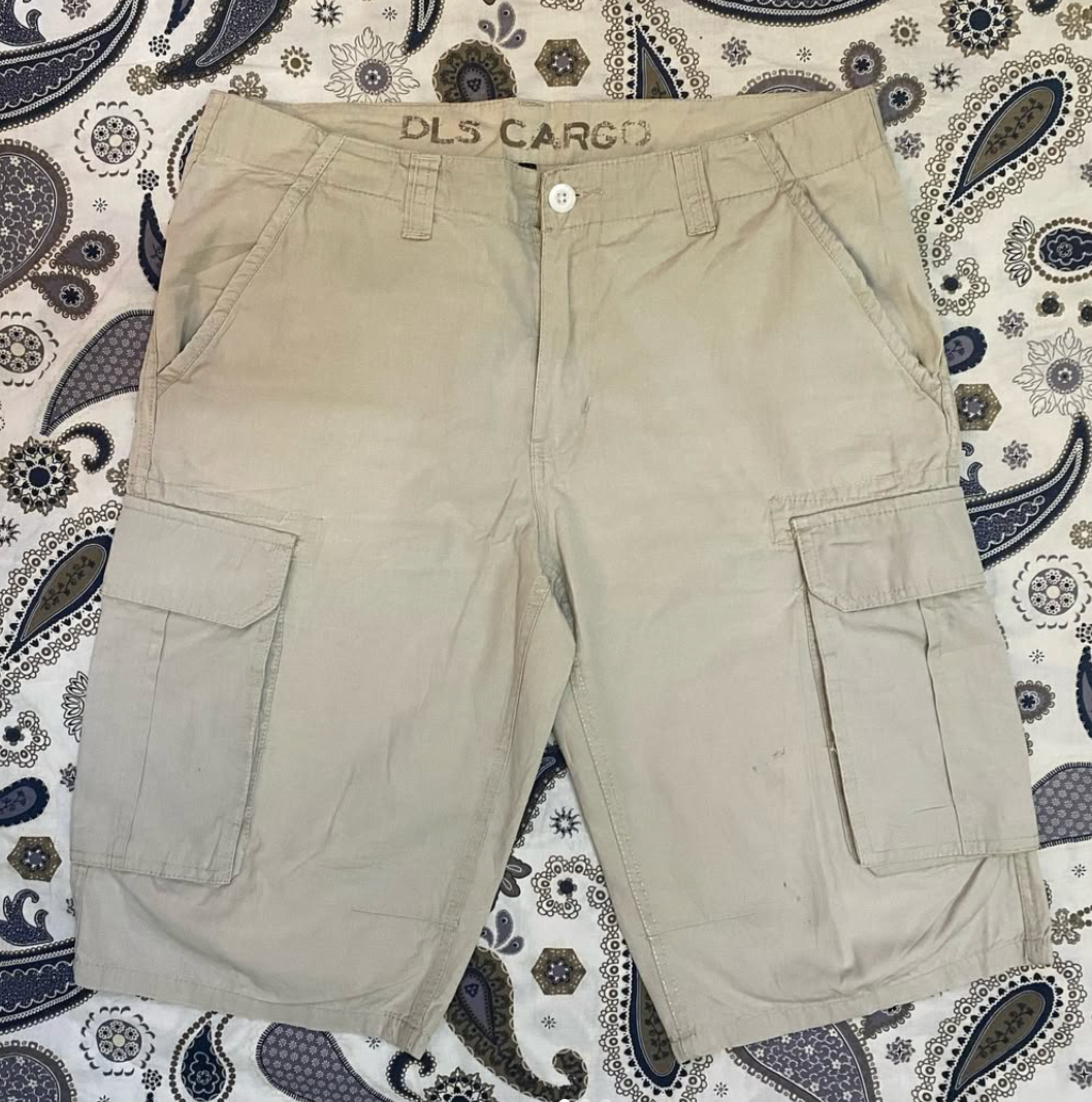 Cargo shorts Size: W32