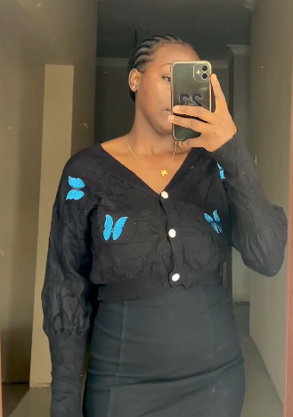  Short knitted Sweater  with buttons in pink  size: M