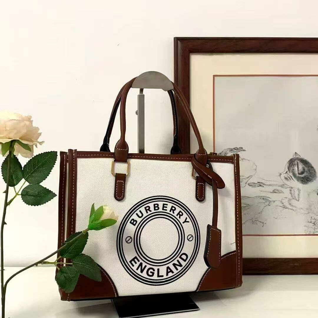 Sac à main stylé en toile