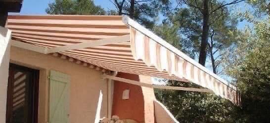 Ovent et bâche et store