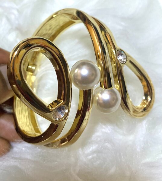 Bracelet doré avec perles