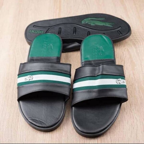 Claquette Lacoste disponible