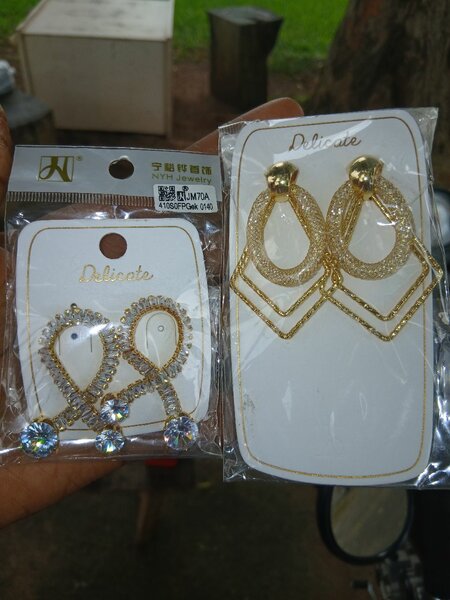 Boucles d'oreilles pendantes dorées