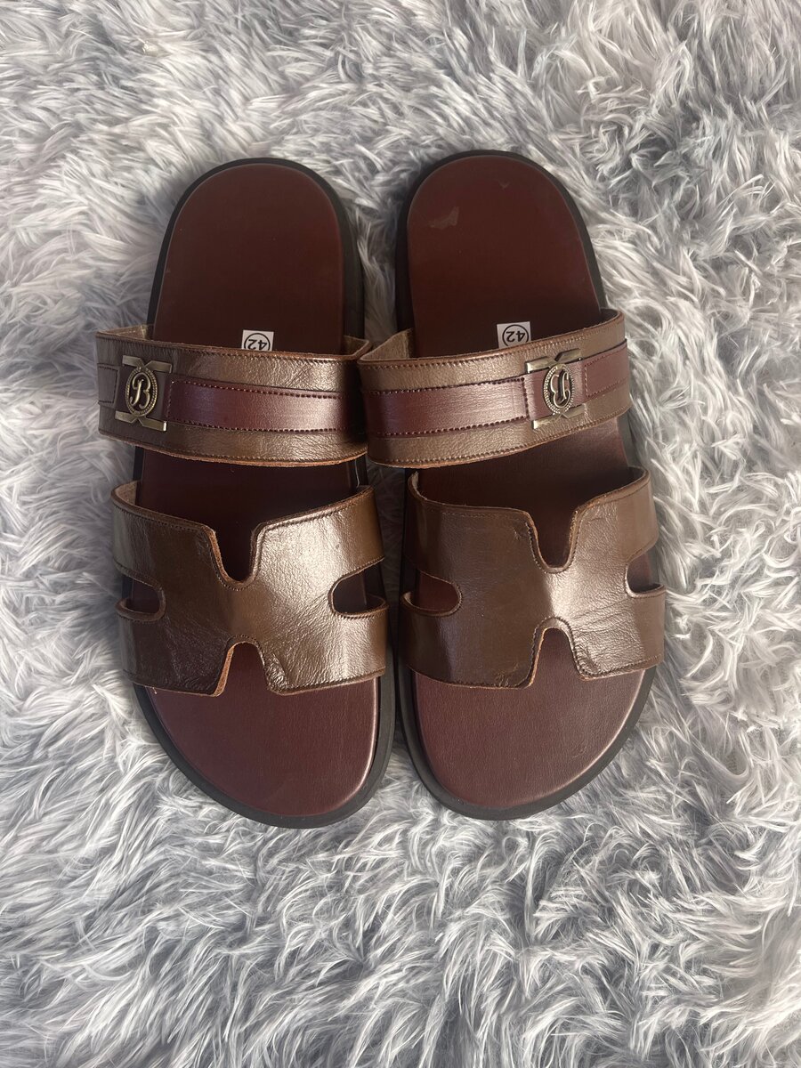 Chaussons en cuir élégant