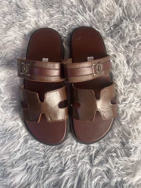 Chaussons en cuir élégant