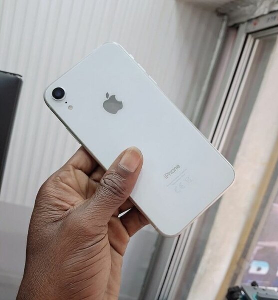 iPhone XR Blanc 64 Go