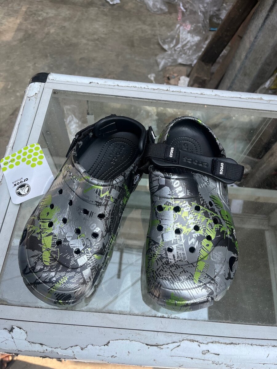 CROCS