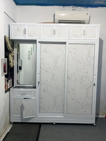Armoire moderne portes coulissantes