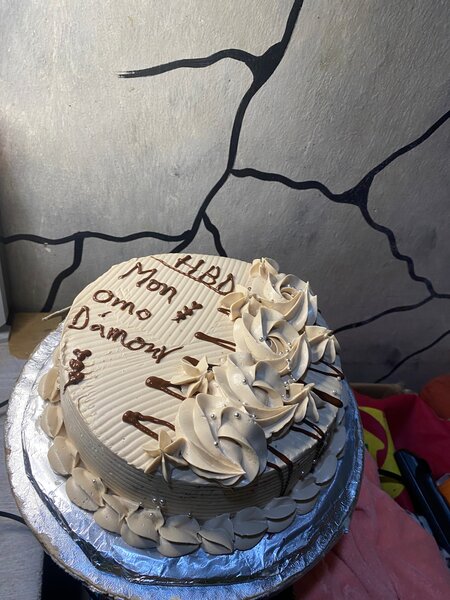 Gâteau d'anniversaire crème