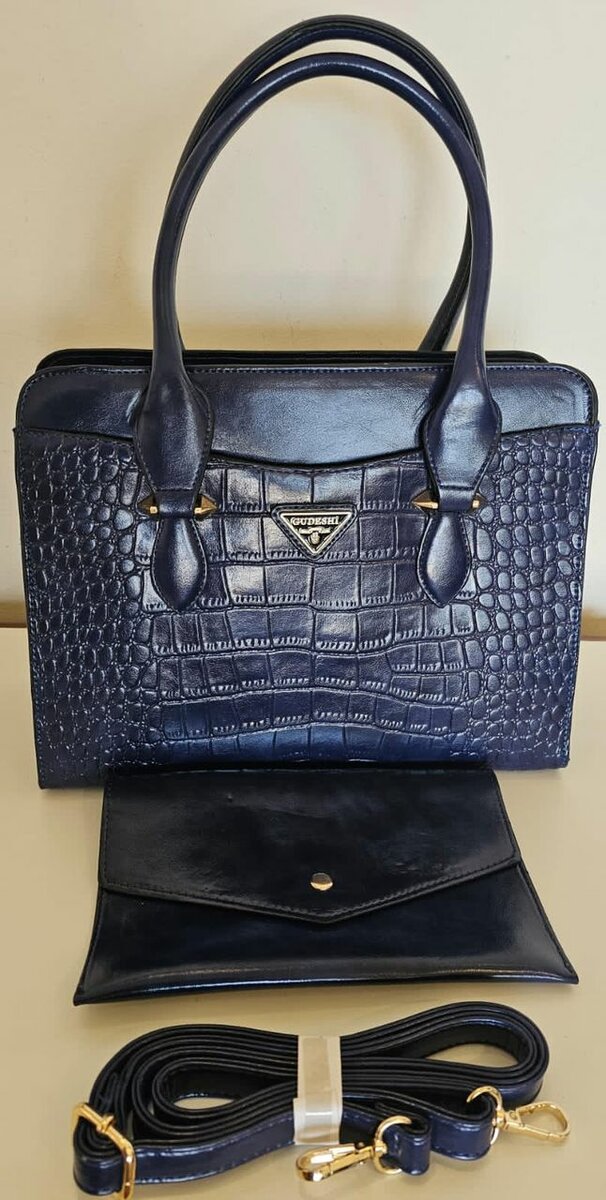 Women hand bag and pause