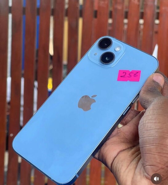 iPhone 13 256gig Physical SIM Very Neat @Ghc9,300