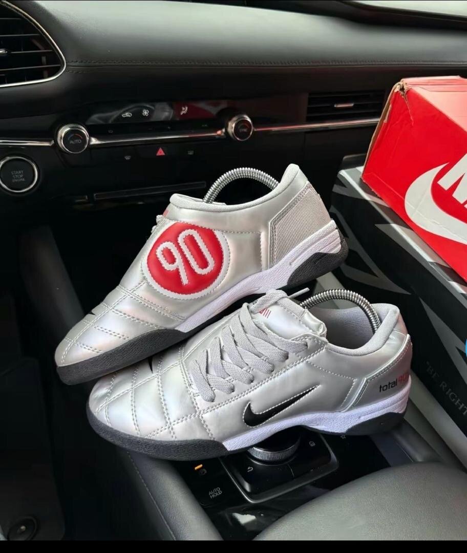 Chaussures de sport argentées 90