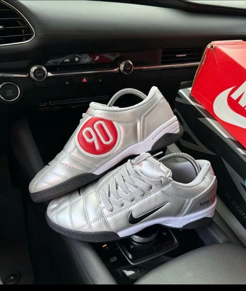 Chaussures de sport argentées 90