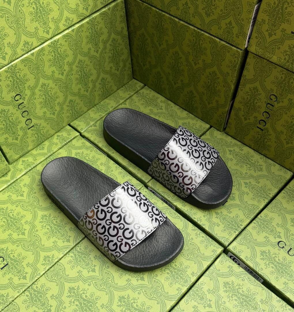 Tongs de marque tendance