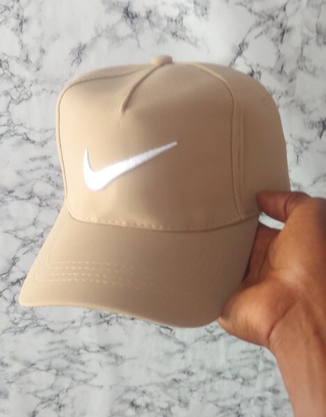 Casquette beige sport