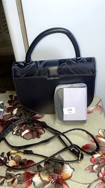 Sac à main noir élégant