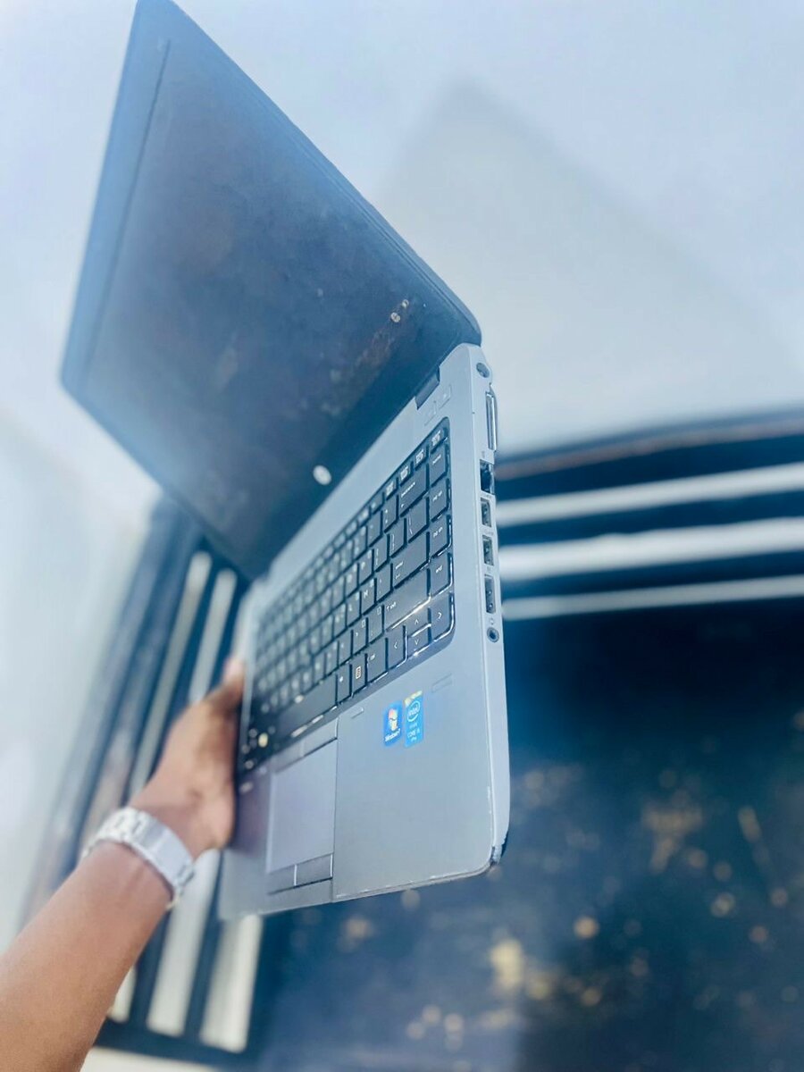 HP ELITEBOOK CORE I5