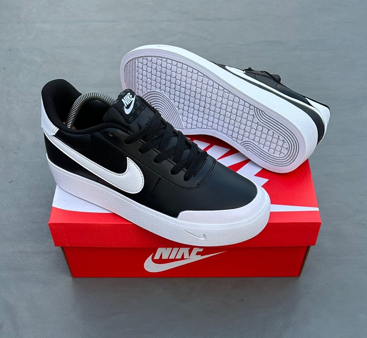 Nike Sneakers Noir et Blanc