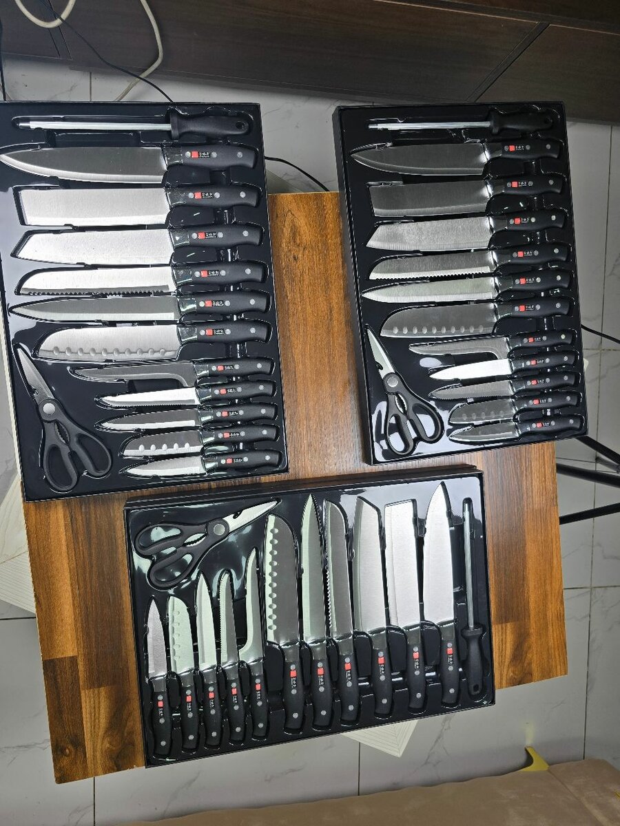 Ensemble de 13 couteaux