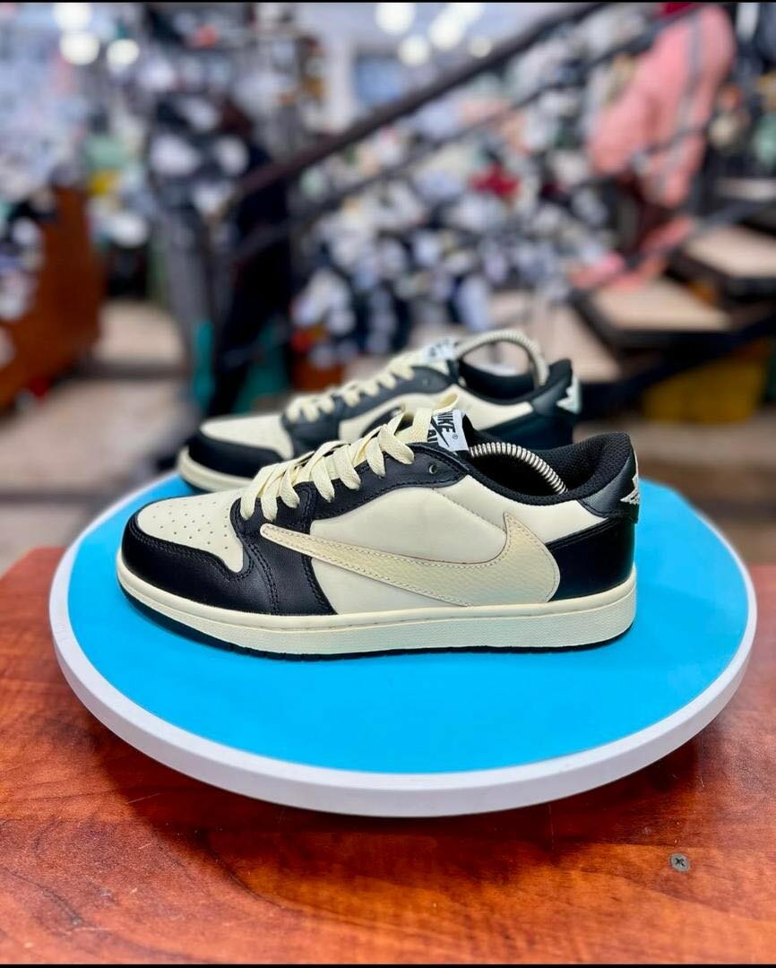 Travis Scott vanilla low