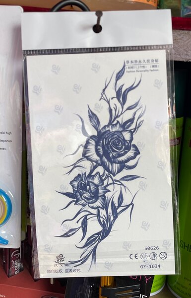 Tatouages temporaires roses papillon