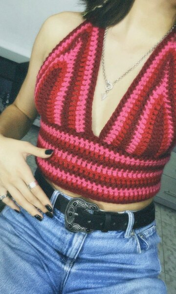 Haut tricoté crochet rouge et rose