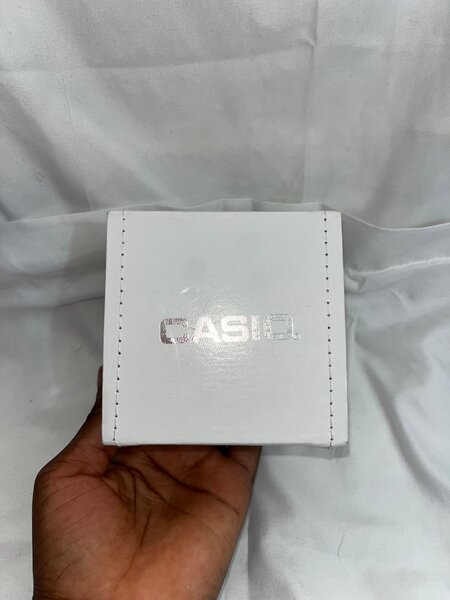 Montre Casio élégante rouge