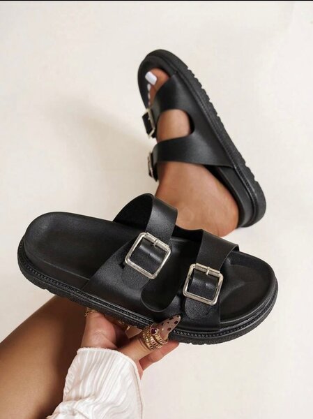 Sandales noires à boucles