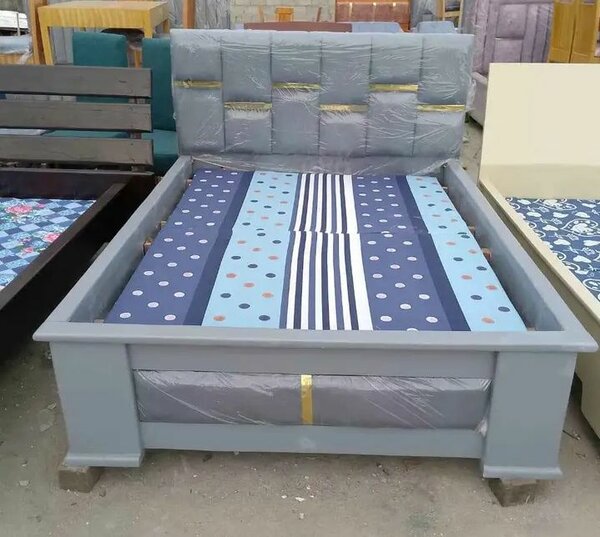 Lit double avec matelas
